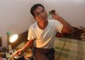 Người gãi lưng cho …mình!