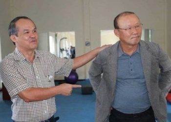 Người khiến thầy Park cũng phải cúi đầu cảm ơn