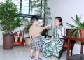 Tác giả Khánh Thư và em trai.