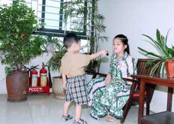 Tác giả Khánh Thư và em trai.